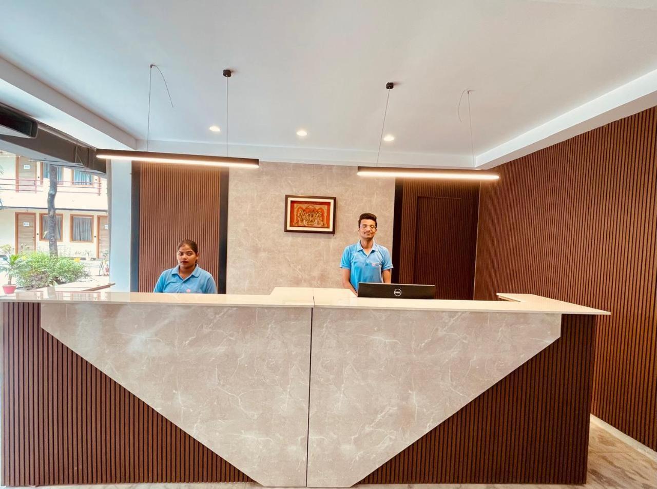 Country Inn Ayodhya - Opposite Airport Exterior foto